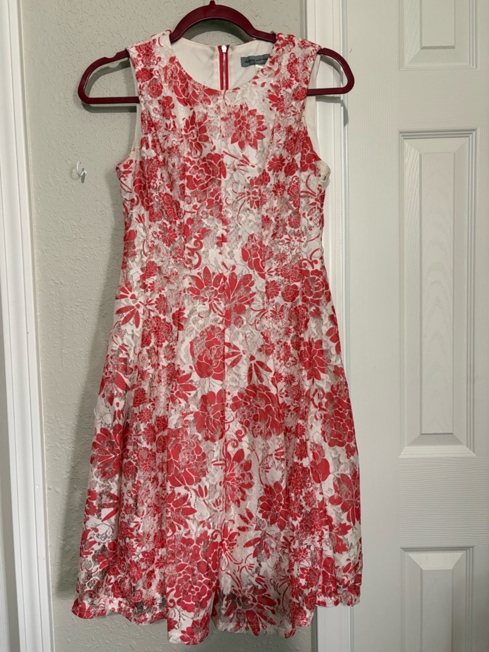 Danny & Nicole White and Red Floral Sleeveless Midi Dress